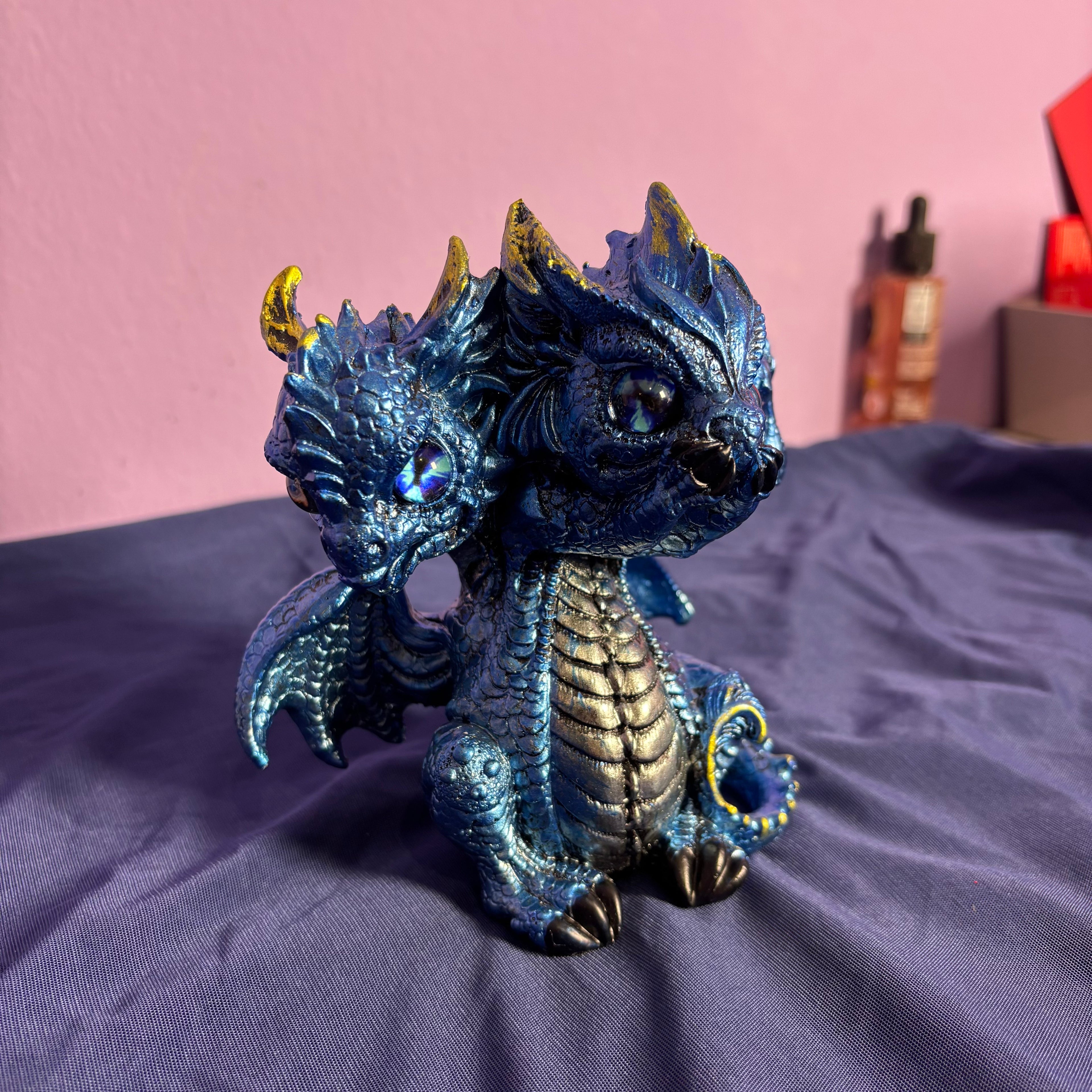 Dragón azul de tres cabezas